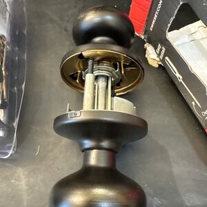 Kwikset‎ Signature Series SmartKey Knob Keyed Entry Venetian Bronze 97402-737